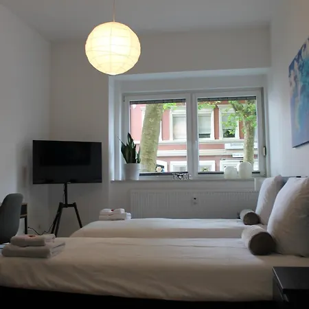Grosse Im Zentrum Mit 6 Betten Appartement